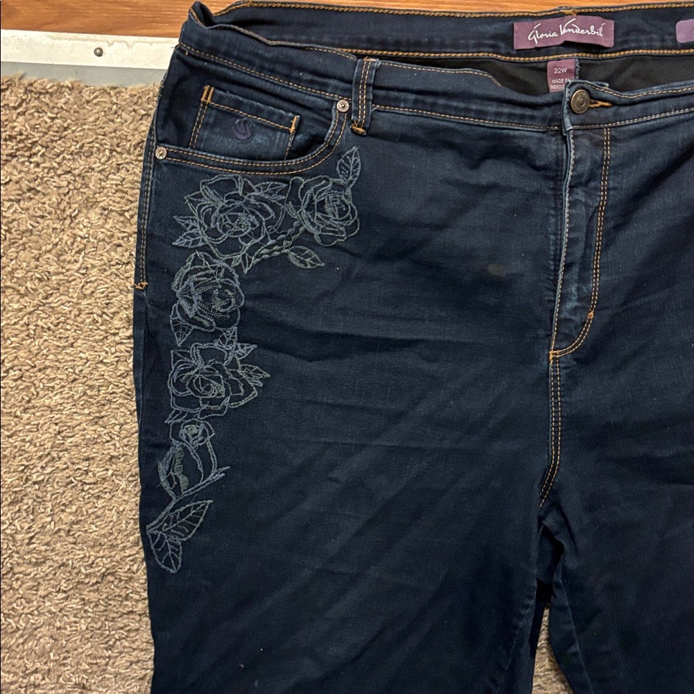 Gloria Vanderbilt Woman’s 22W Amanda Style Dark Wash Floral Designs Straight Leg - Picture 5 of 12